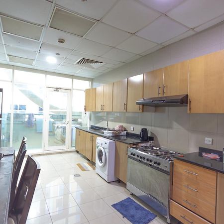 Budget Rooms With Private Bathroom For 'Girls' Only In Dubai, Marina Luaran gambar