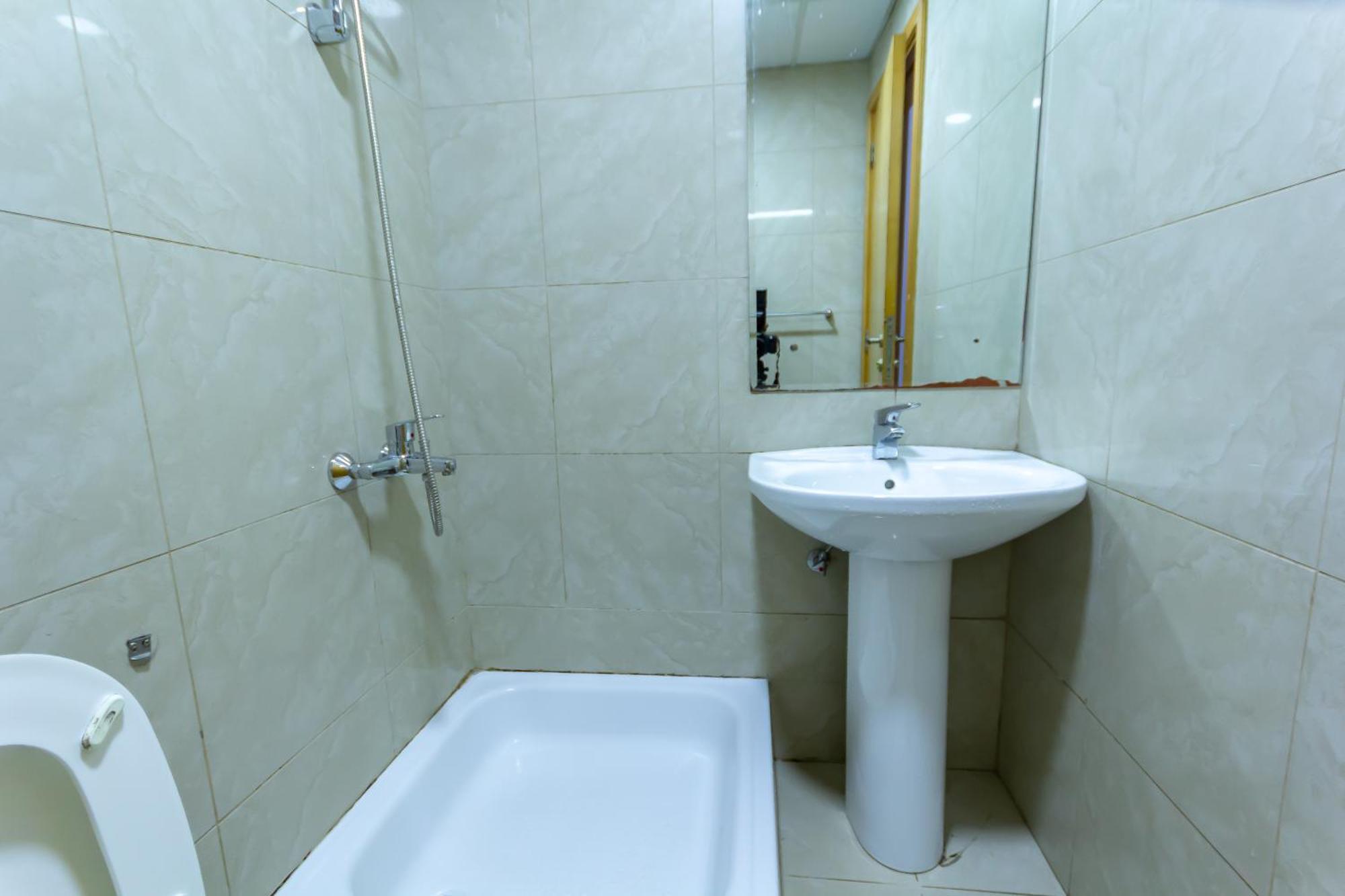 Budget Rooms With Private Bathroom For 'Girls' Only In Dubai, Marina Luaran gambar