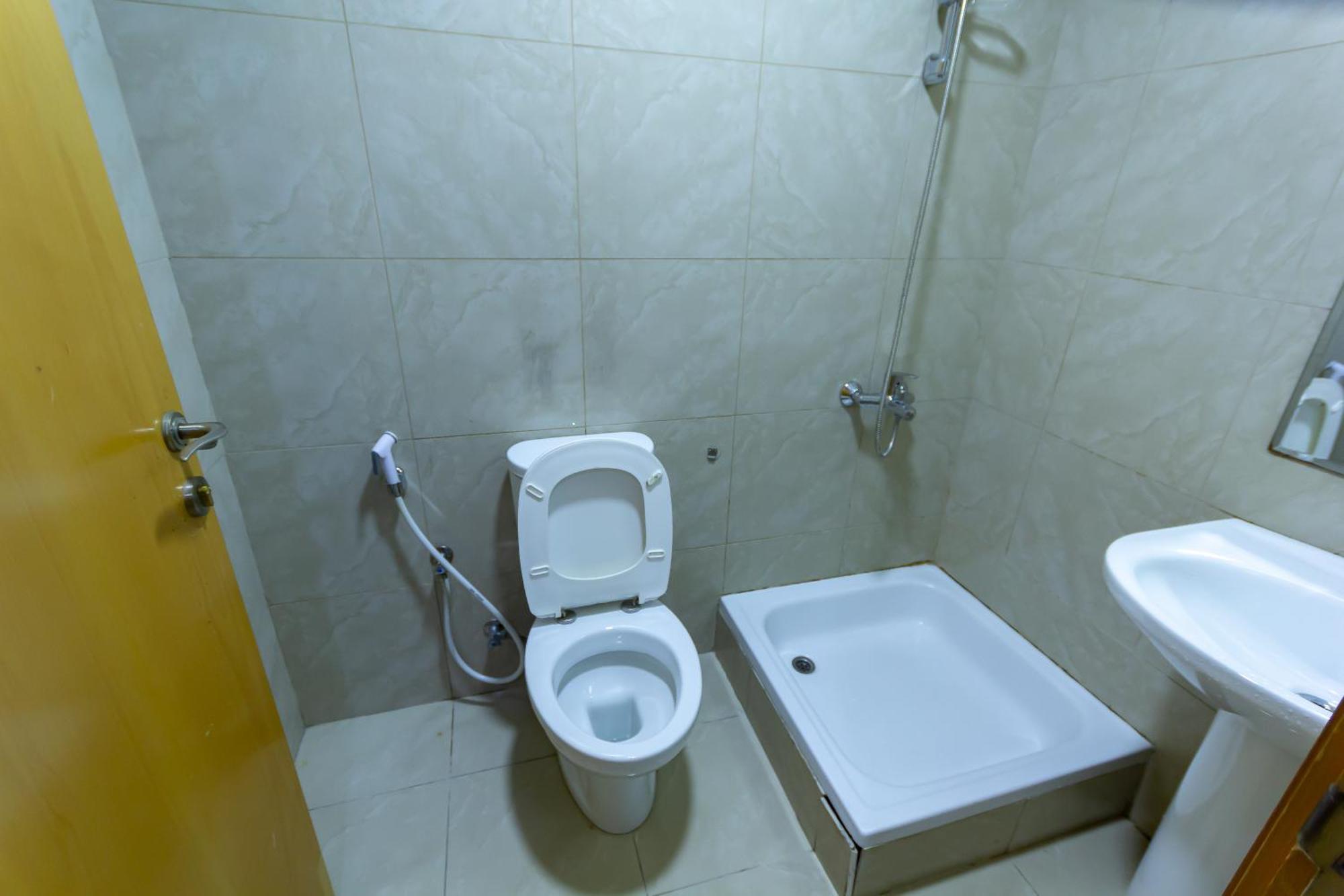 Budget Rooms With Private Bathroom For 'Girls' Only In Dubai, Marina Luaran gambar