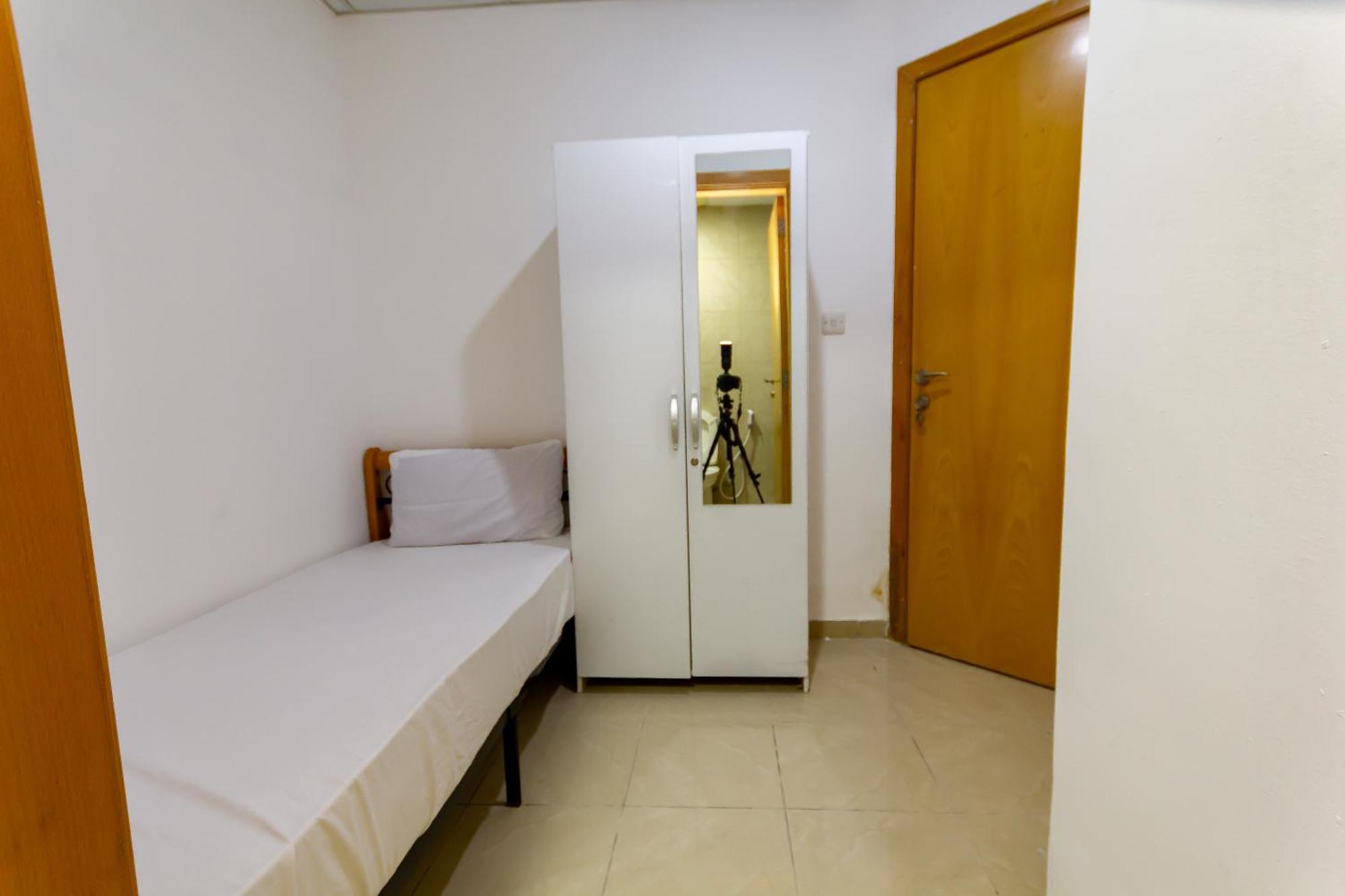 Budget Rooms With Private Bathroom For 'Girls' Only In Dubai, Marina Luaran gambar