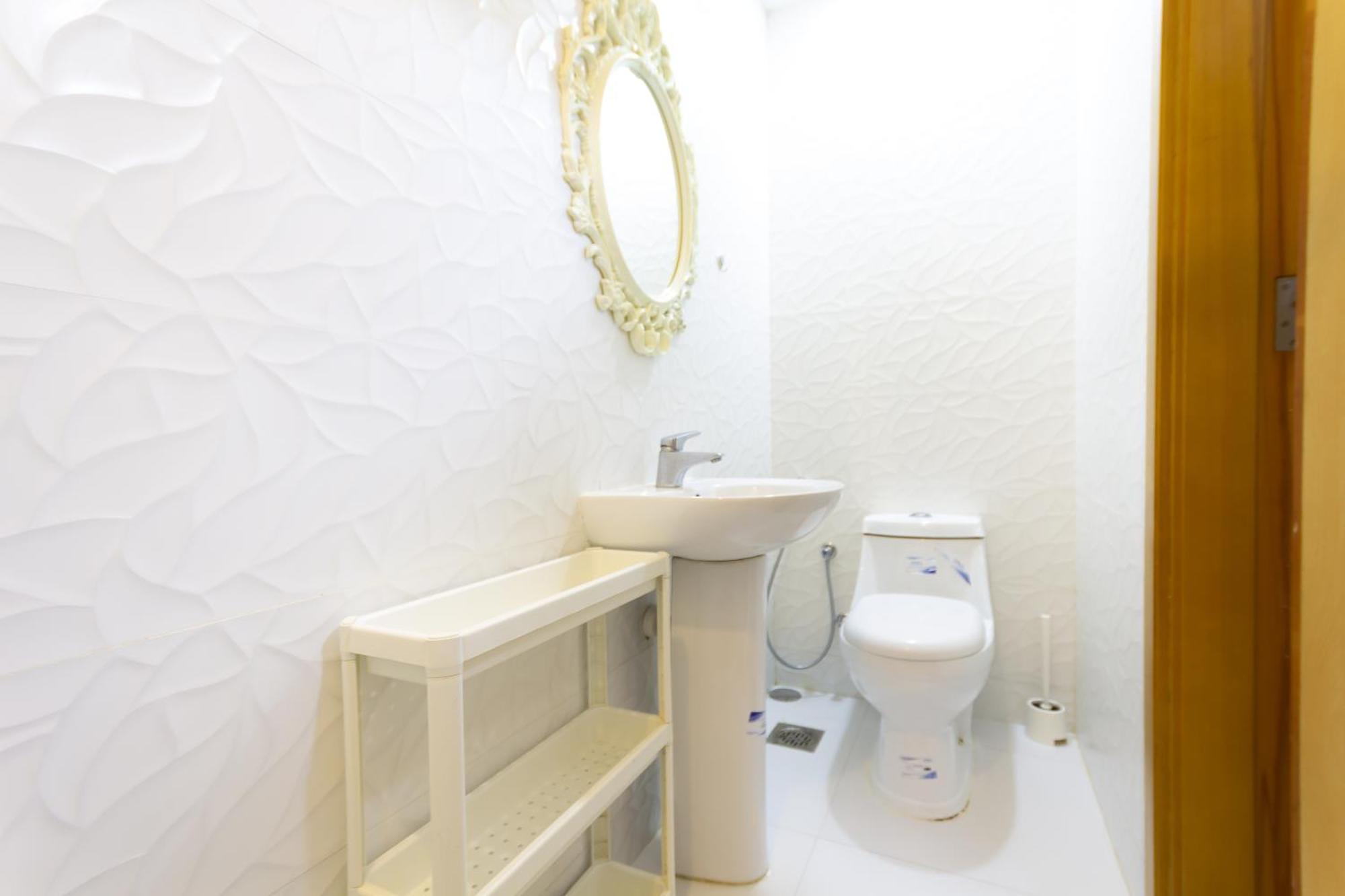 Budget Rooms With Private Bathroom For 'Girls' Only In Dubai, Marina Luaran gambar