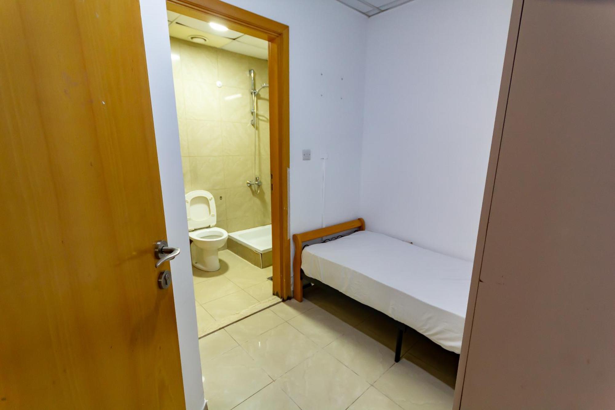 Budget Rooms With Private Bathroom For 'Girls' Only In Dubai, Marina Luaran gambar