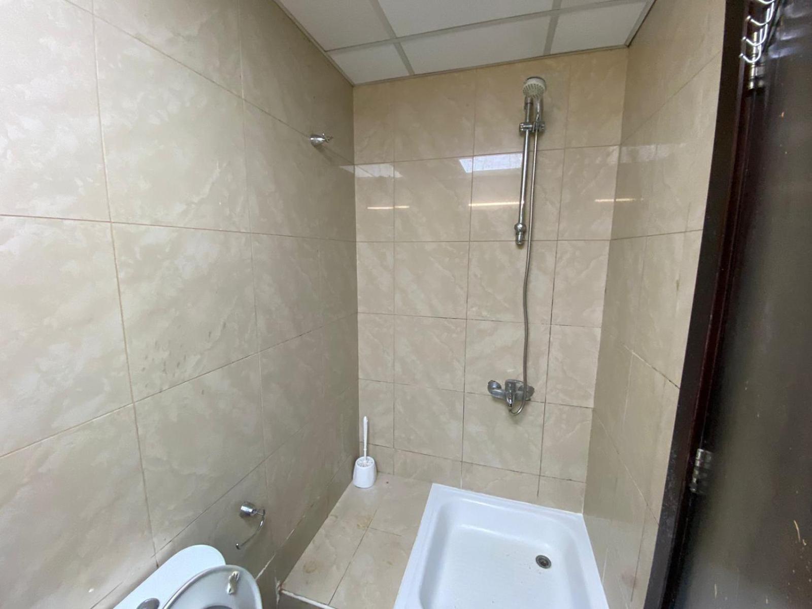 Budget Rooms With Private Bathroom For 'Girls' Only In Dubai, Marina Luaran gambar