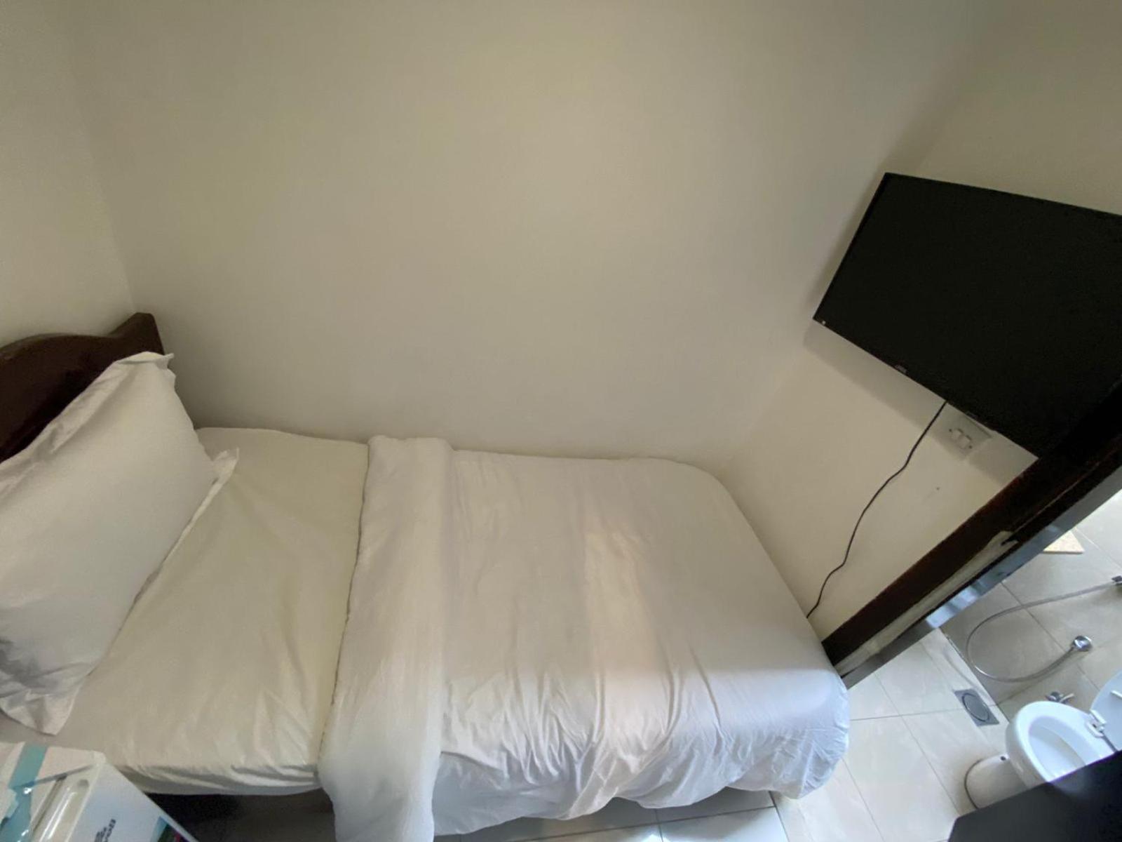 Budget Rooms With Private Bathroom For 'Girls' Only In Dubai, Marina Luaran gambar
