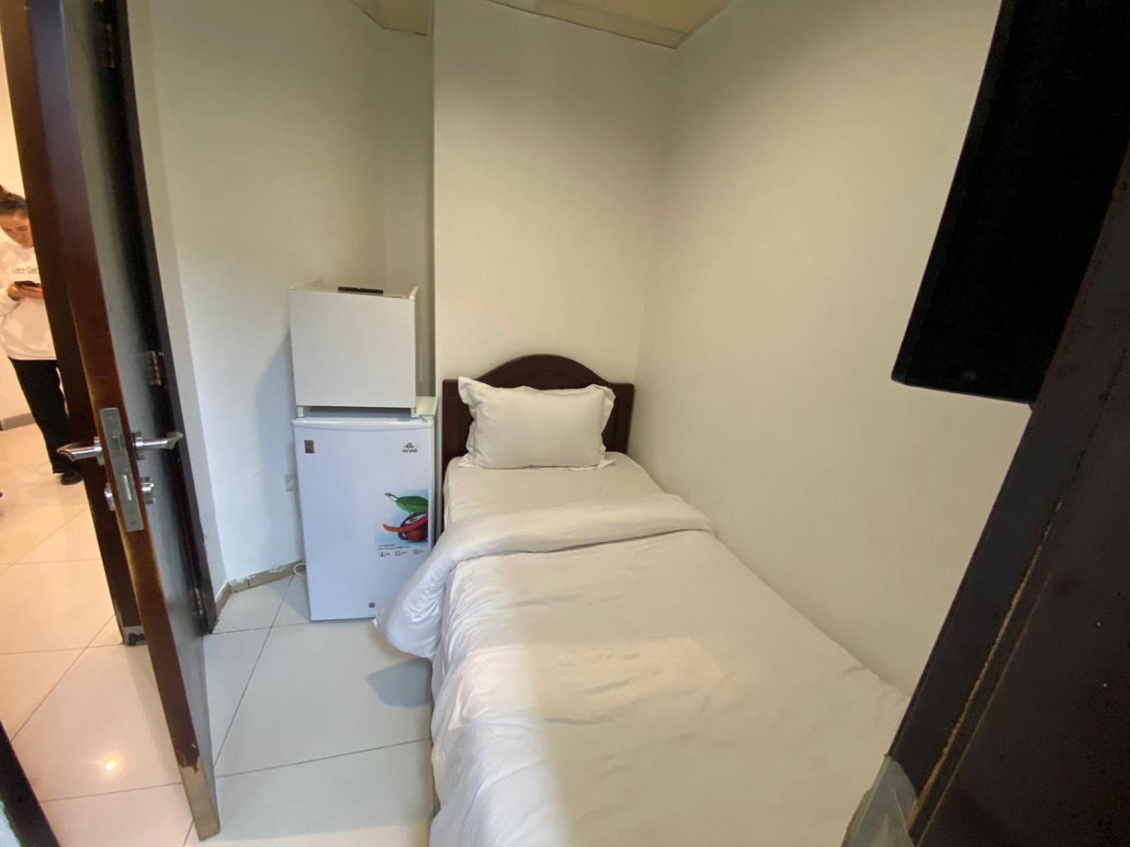 Budget Rooms With Private Bathroom For 'Girls' Only In Dubai, Marina Luaran gambar