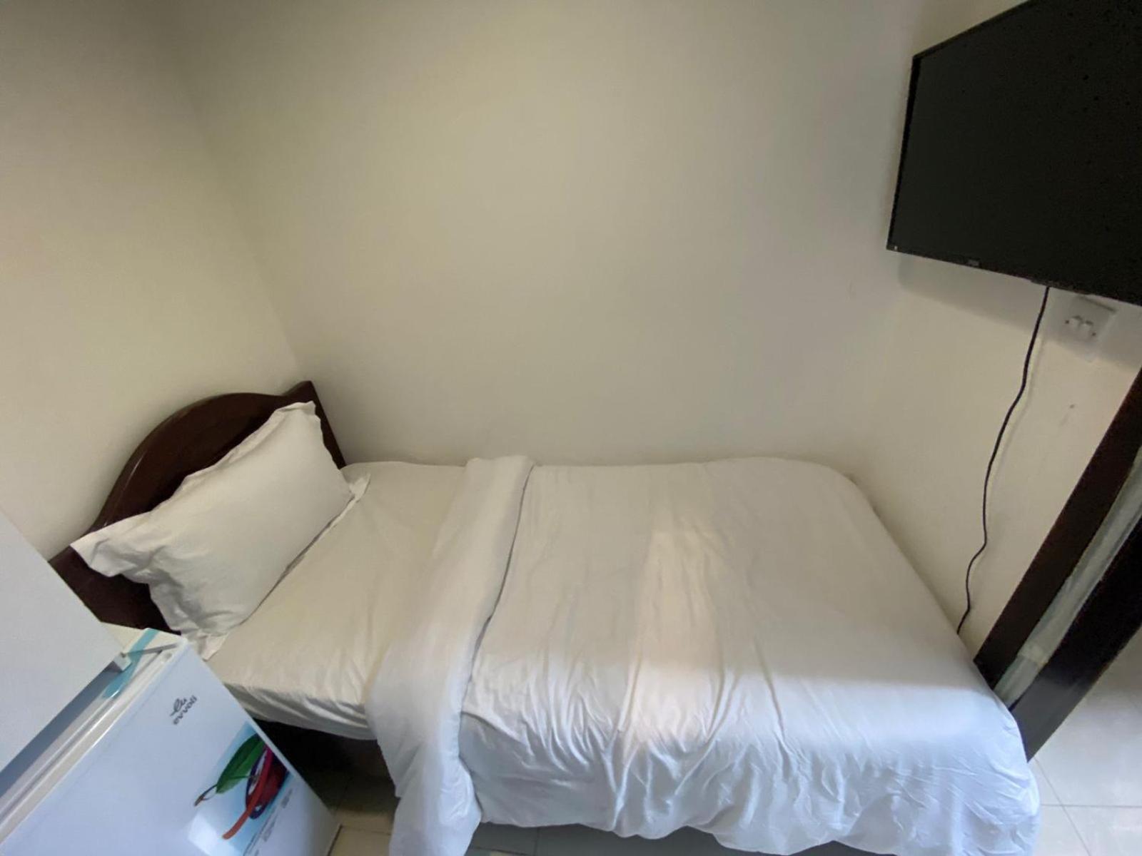 Budget Rooms With Private Bathroom For 'Girls' Only In Dubai, Marina Luaran gambar