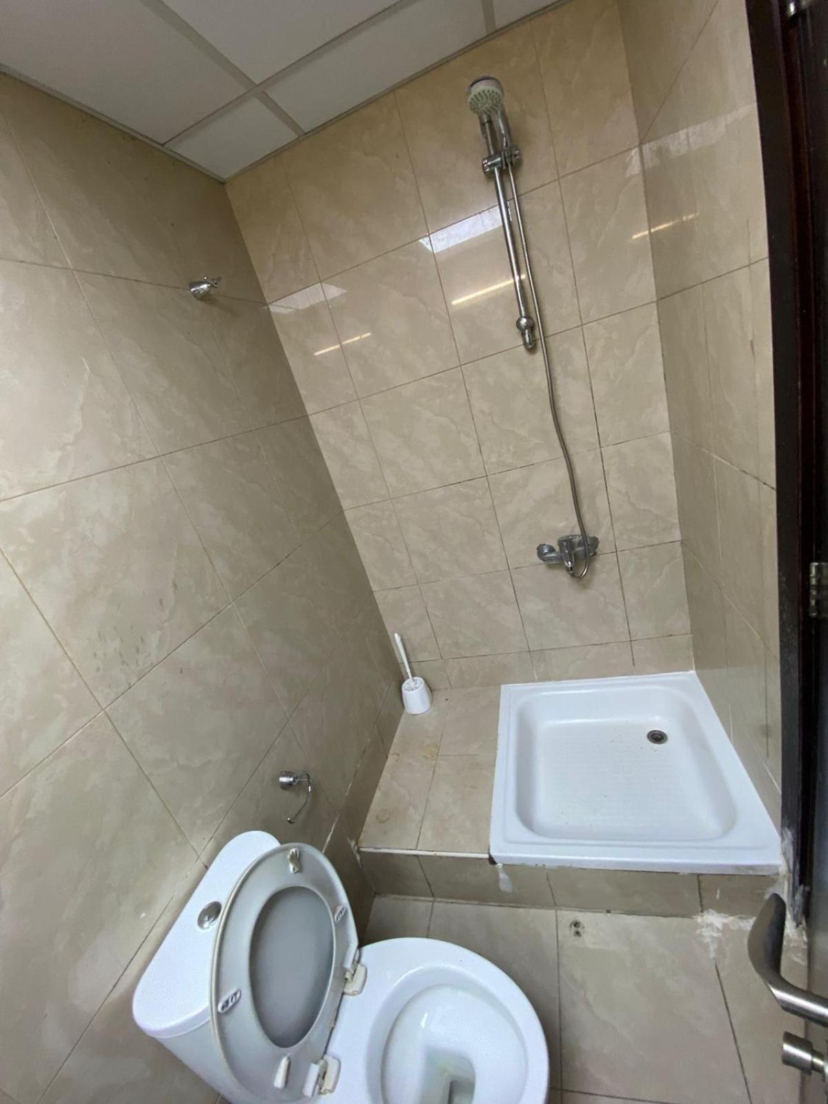Budget Rooms With Private Bathroom For 'Girls' Only In Dubai, Marina Luaran gambar