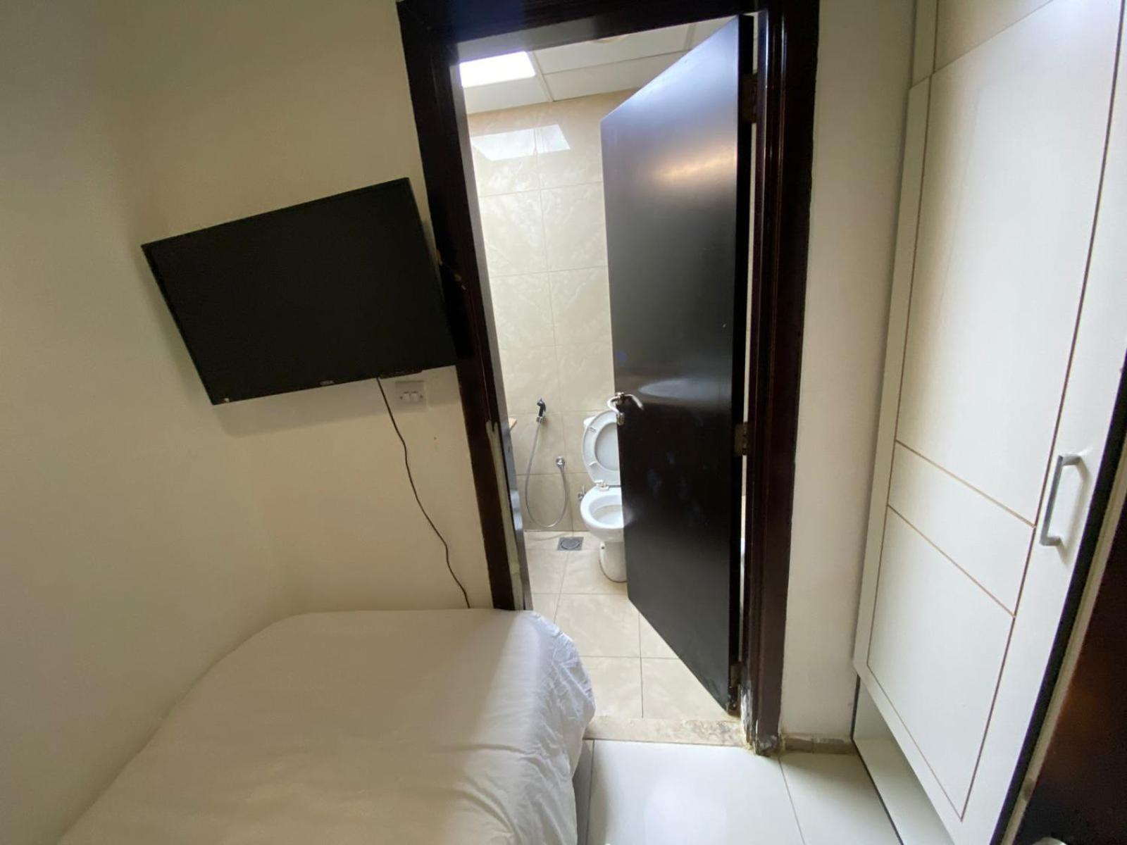 Budget Rooms With Private Bathroom For 'Girls' Only In Dubai, Marina Luaran gambar