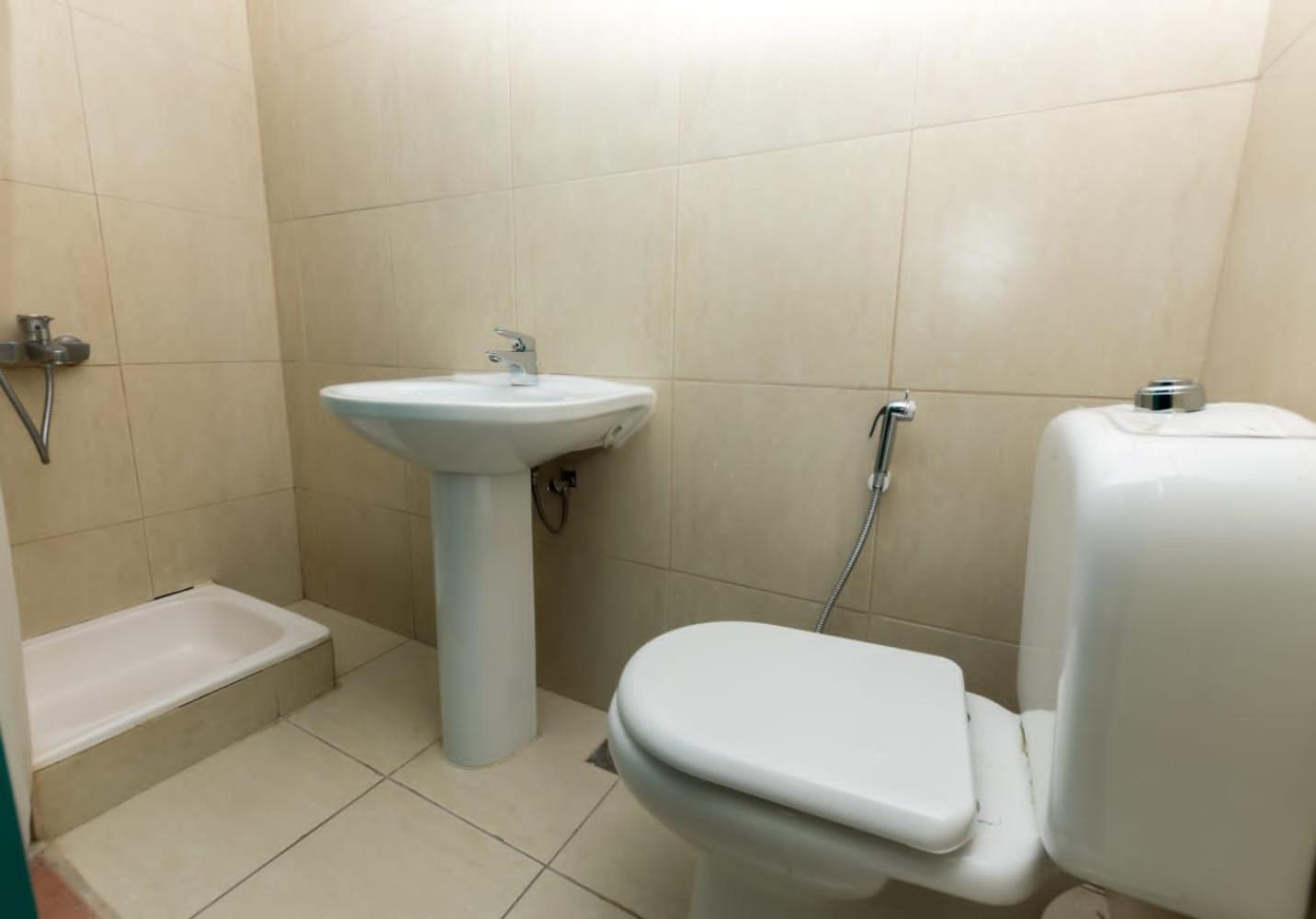 Budget Rooms With Private Bathroom For 'Girls' Only In Dubai, Marina Luaran gambar
