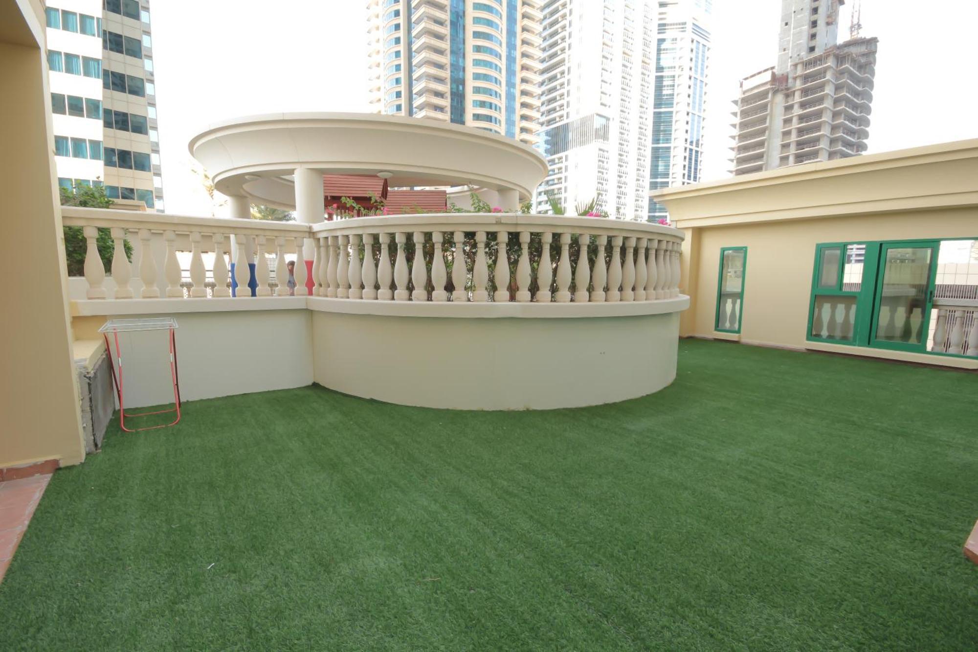 Budget Rooms With Private Bathroom For 'Girls' Only In Dubai, Marina Luaran gambar