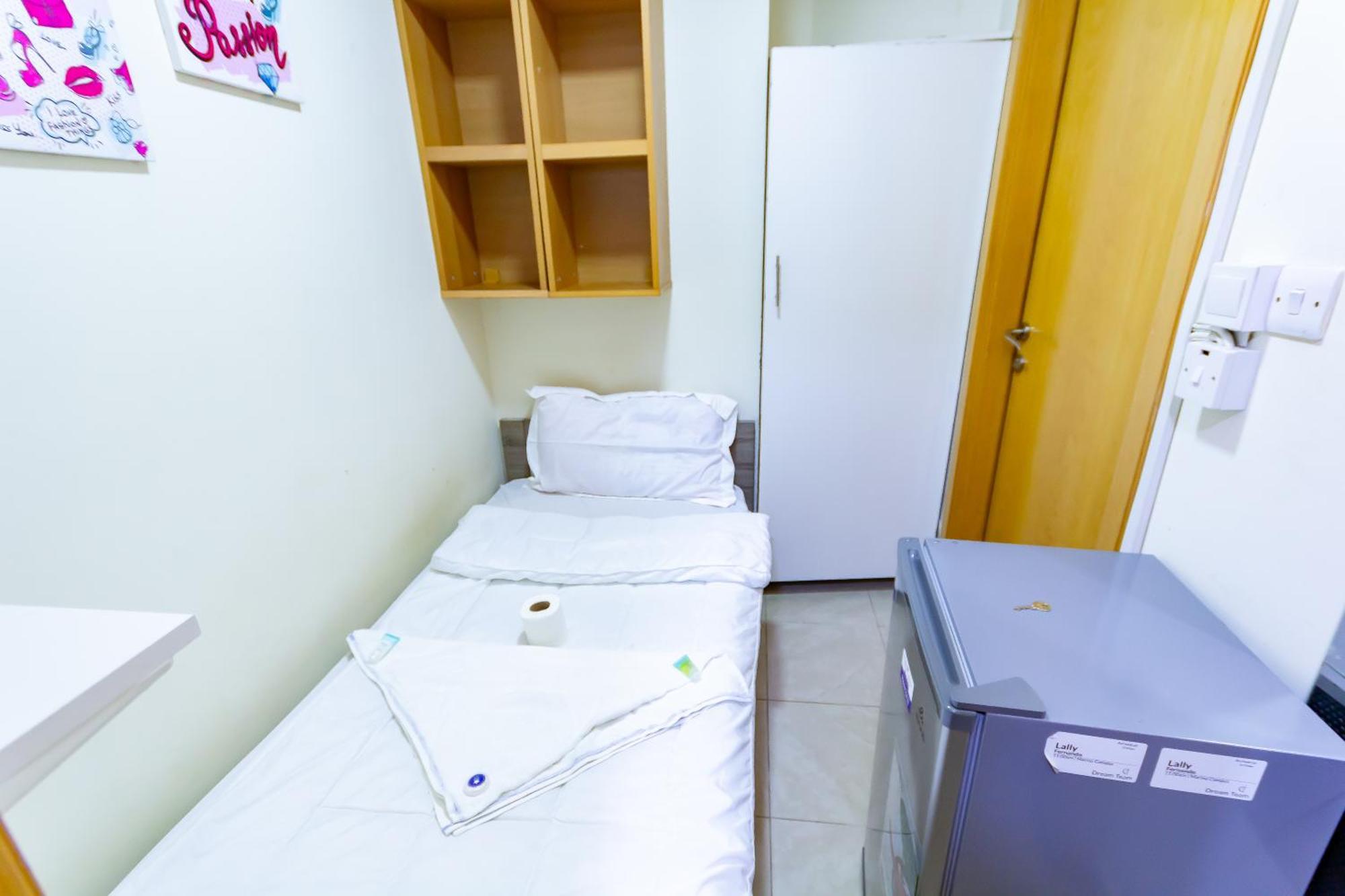 Budget Rooms With Private Bathroom For 'Girls' Only In Dubai, Marina Luaran gambar