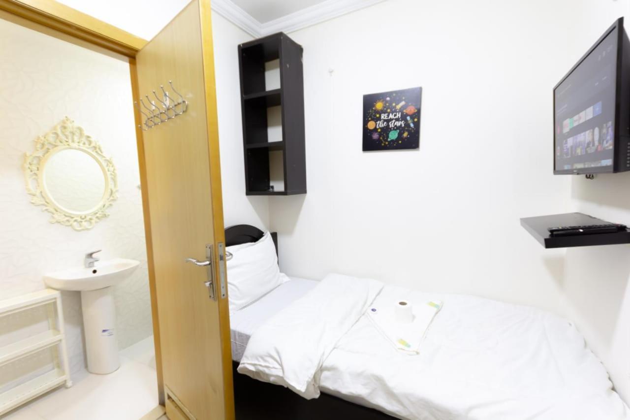Budget Rooms With Private Bathroom For 'Girls' Only In Dubai, Marina Luaran gambar