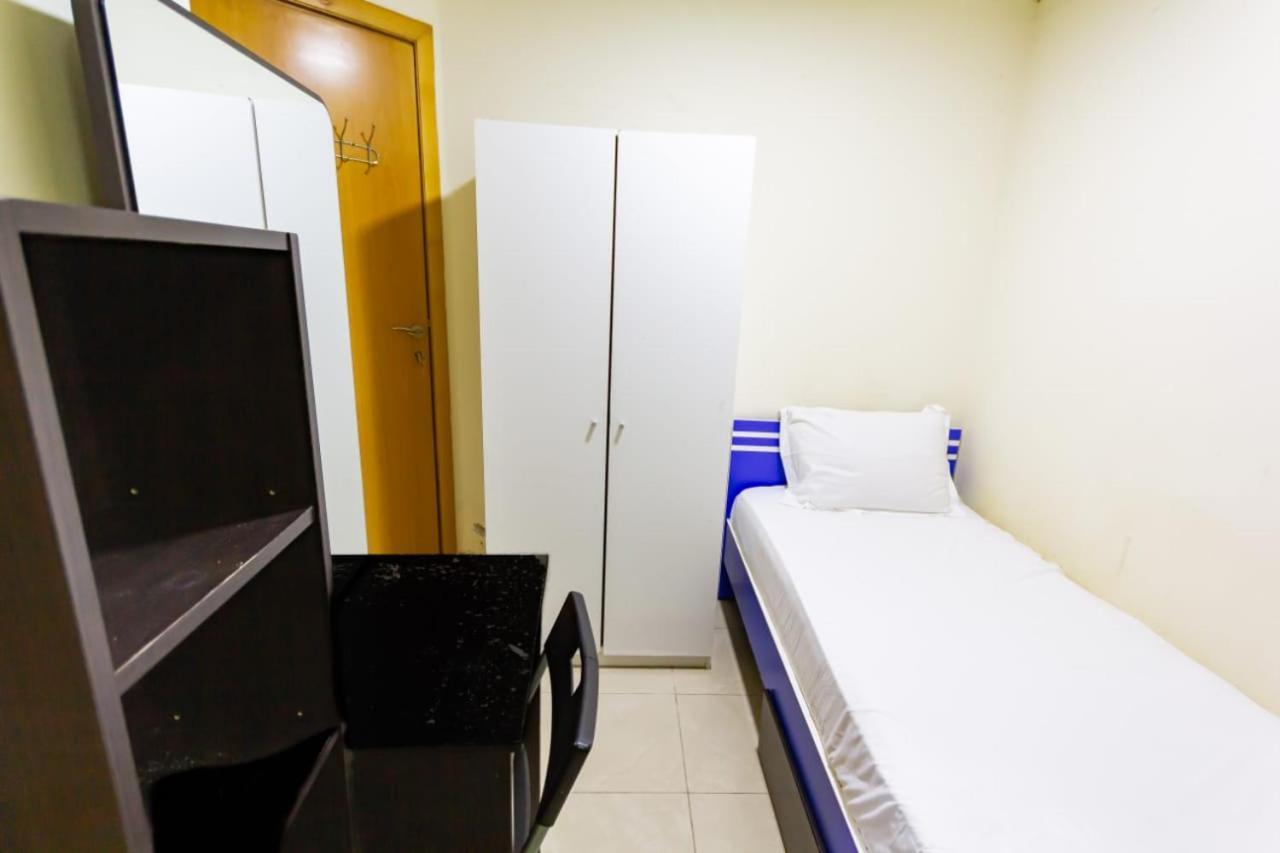 Budget Rooms With Private Bathroom For 'Girls' Only In Dubai, Marina Luaran gambar
