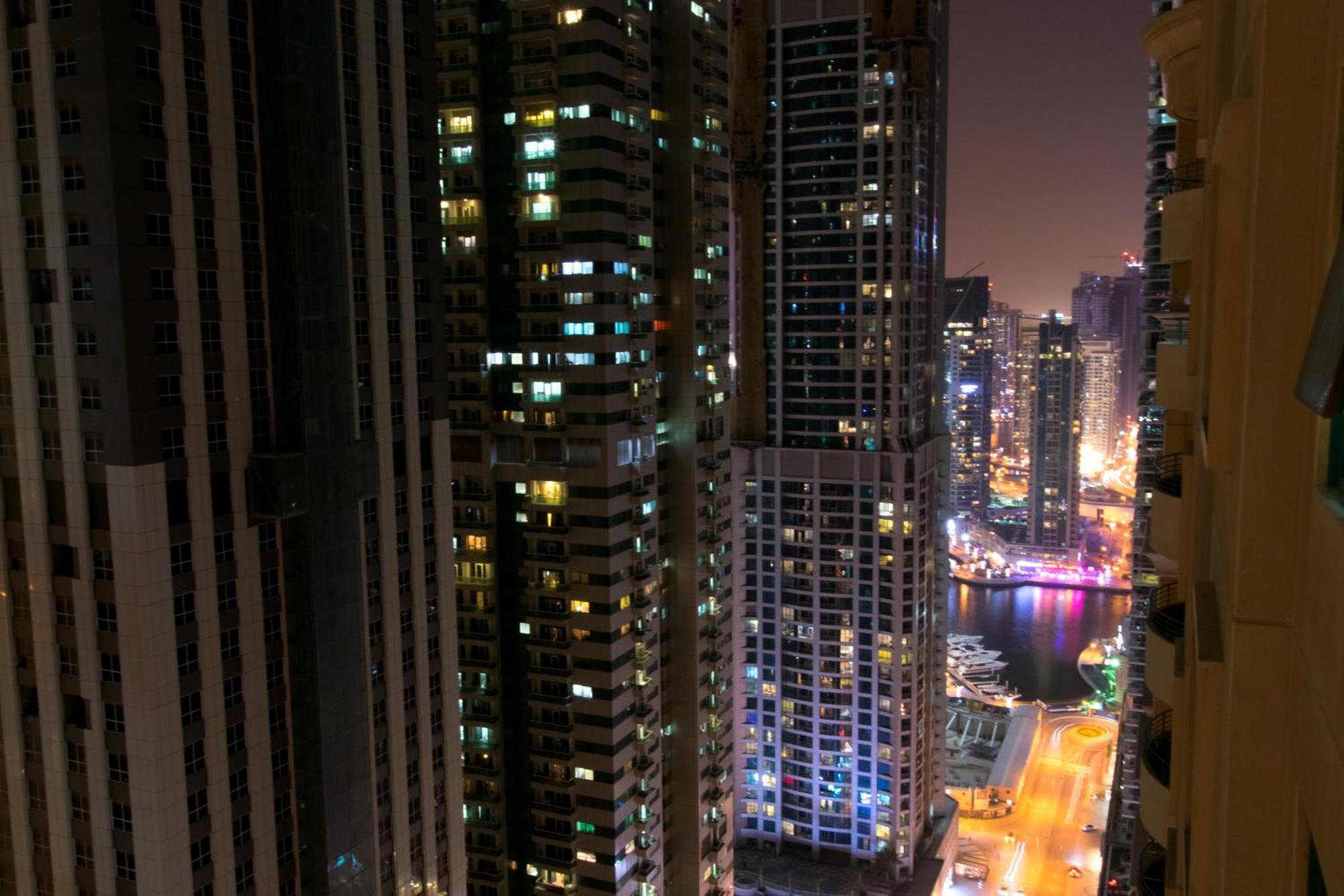 Budget Rooms With Private Bathroom For 'Girls' Only In Dubai, Marina Luaran gambar