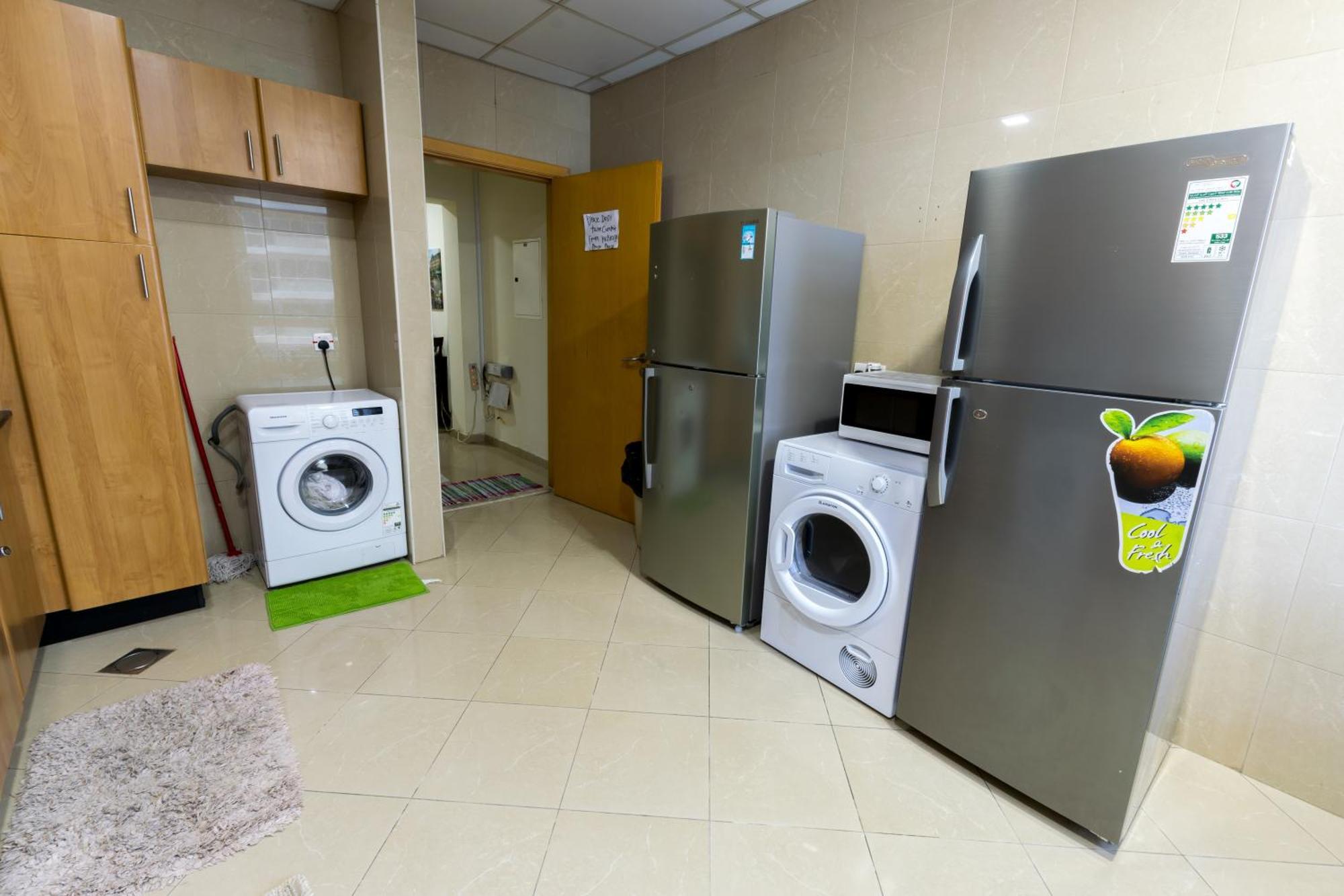 Budget Rooms With Private Bathroom For 'Girls' Only In Dubai, Marina Luaran gambar