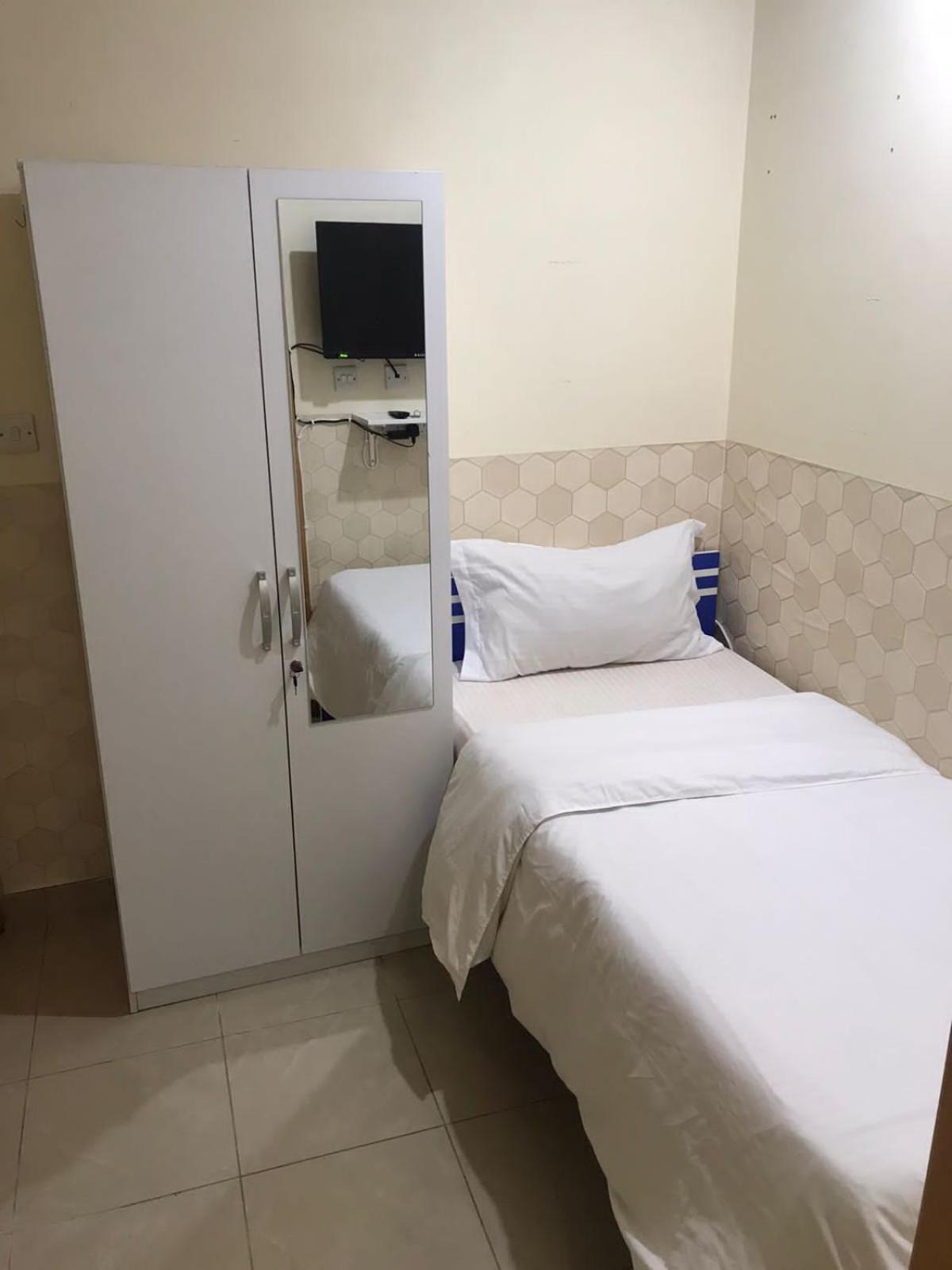 Budget Rooms With Private Bathroom For 'Girls' Only In Dubai, Marina Luaran gambar