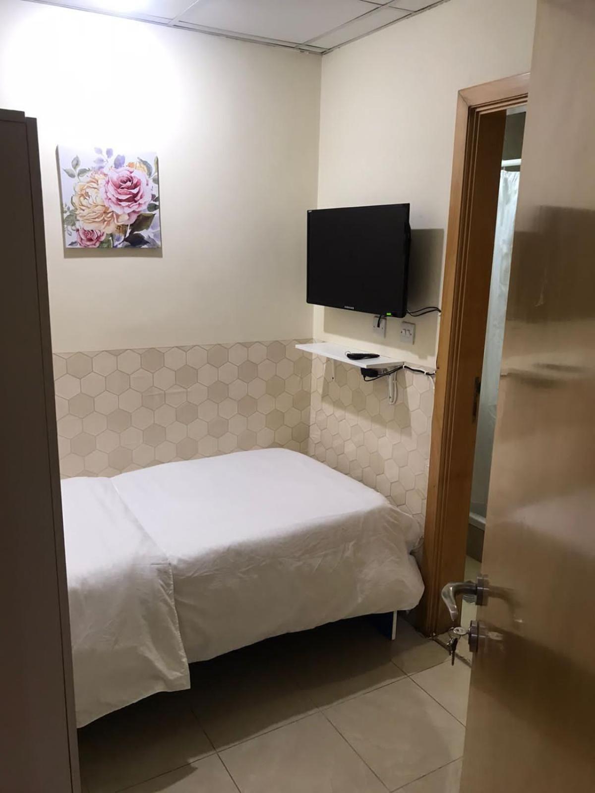 Budget Rooms With Private Bathroom For 'Girls' Only In Dubai, Marina Luaran gambar