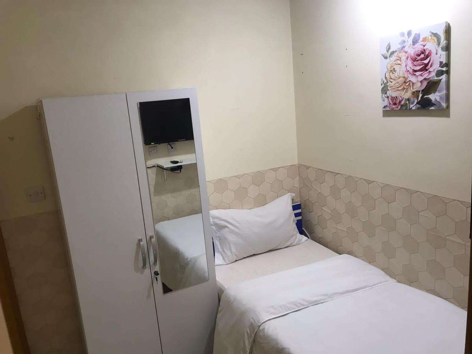 Budget Rooms With Private Bathroom For 'Girls' Only In Dubai, Marina Luaran gambar