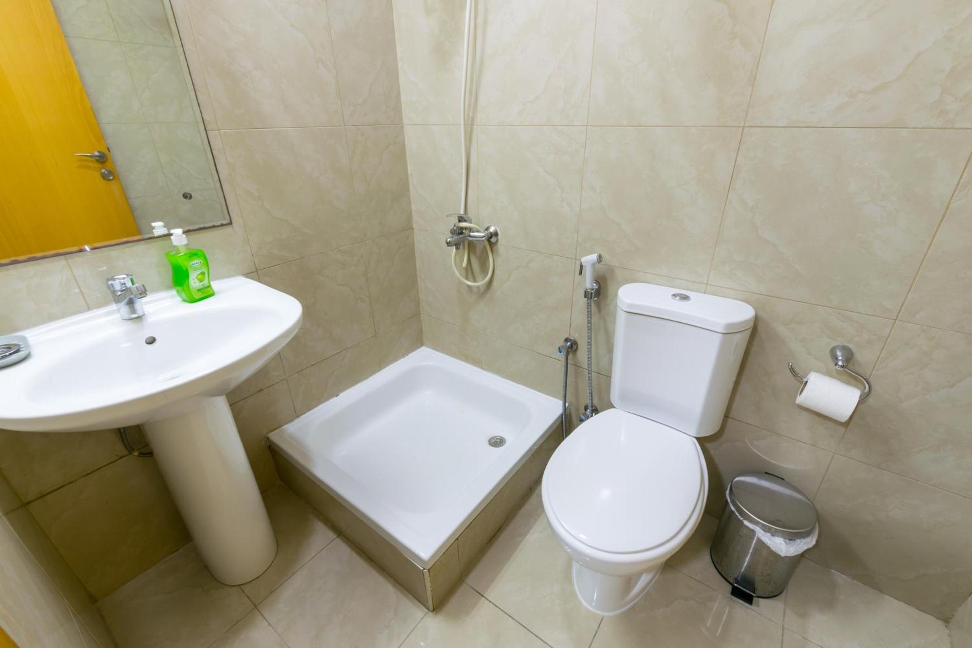 Budget Rooms With Private Bathroom For 'Girls' Only In Dubai, Marina Luaran gambar