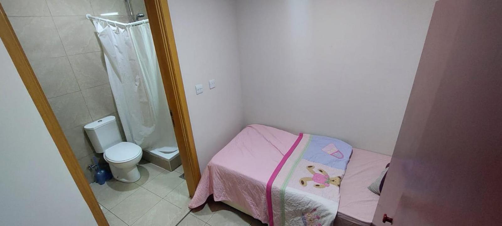 Budget Rooms With Private Bathroom For 'Girls' Only In Dubai, Marina Luaran gambar