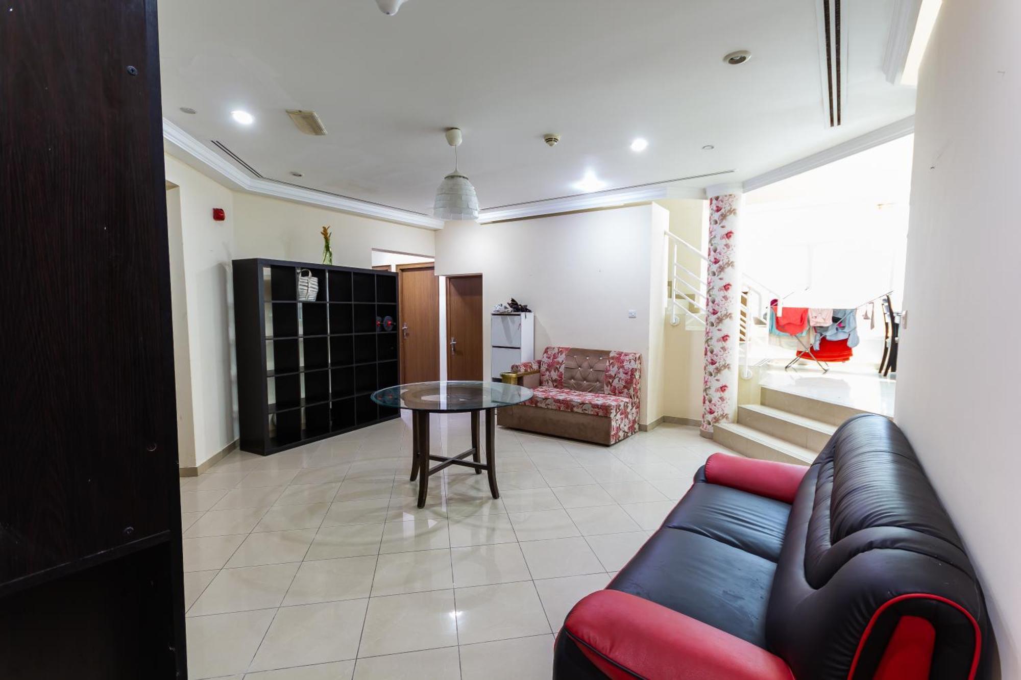 Budget Rooms With Private Bathroom For 'Girls' Only In Dubai, Marina Luaran gambar